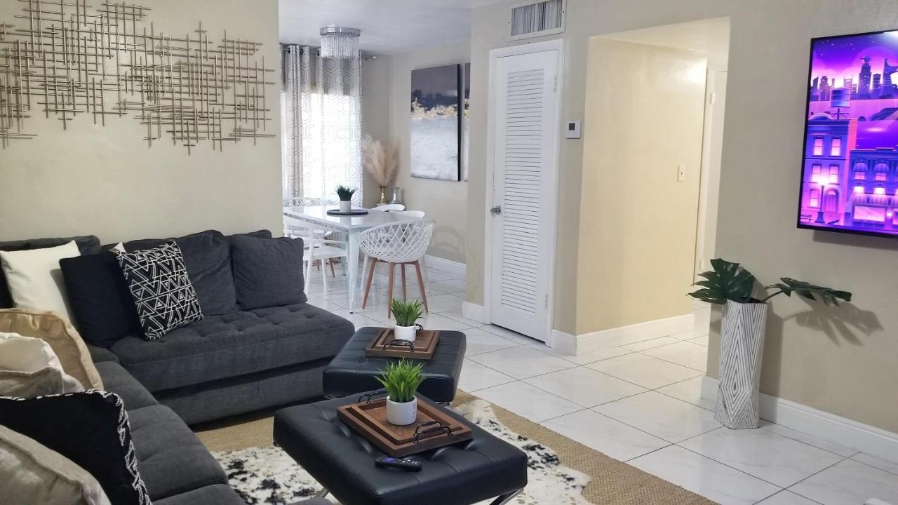 Glam 2 Bedroom Apartment Close To Nsu In Cooper City エクステリア 写真