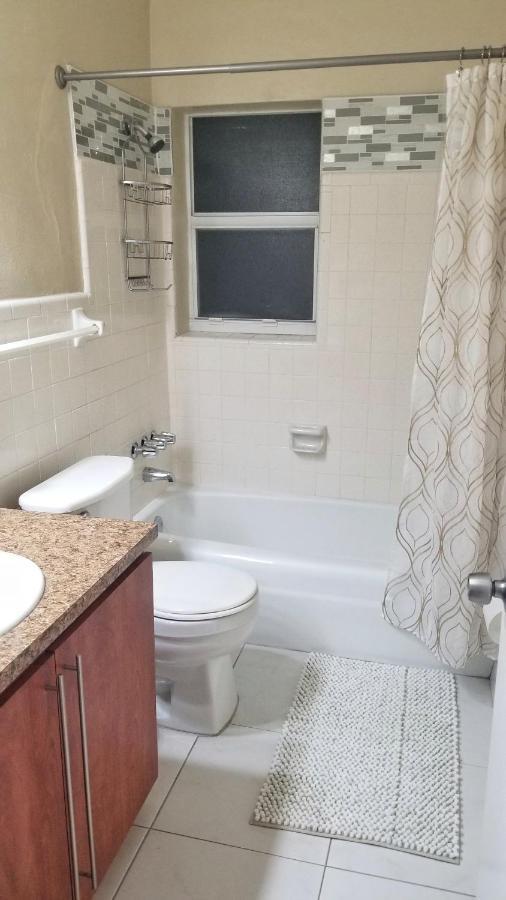 Glam 2 Bedroom Apartment Close To Nsu In Cooper City エクステリア 写真