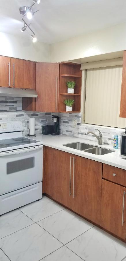Glam 2 Bedroom Apartment Close To Nsu In Cooper City エクステリア 写真